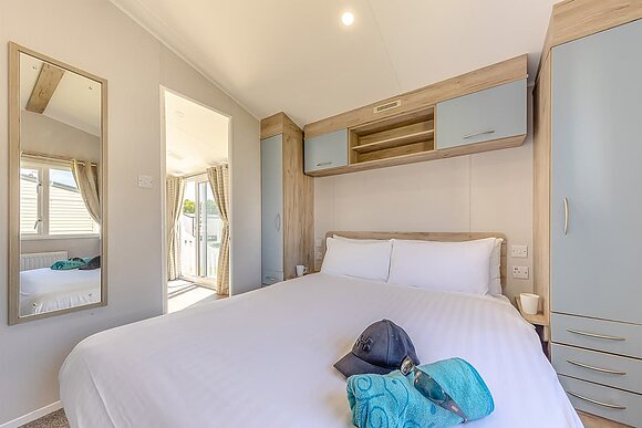 Gold Caravan with parking P, Gold Caravan with parking - Lizard Point, Lizard Peninsula