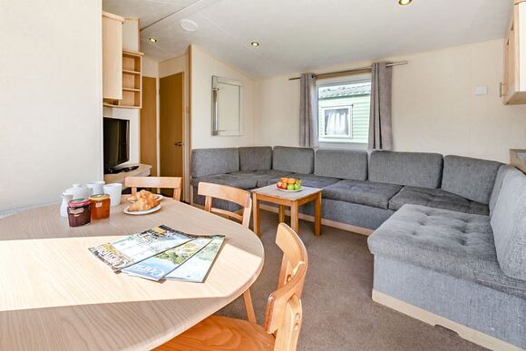 Silver Caravan with parking, ensuite & decking - Lizard Point, Lizard Peninsula