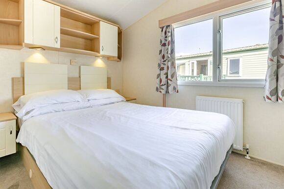 Silver Caravan with parking, ensuite & decking - Lizard Point, Lizard Peninsula