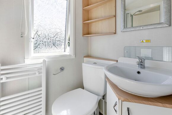 Silver Caravan with parking, ensuite & decking - Lizard Point, Lizard Peninsula