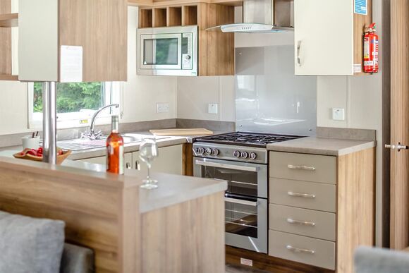 Silver Premium Caravan with parking & decking - Lizard Point, Lizard Peninsula