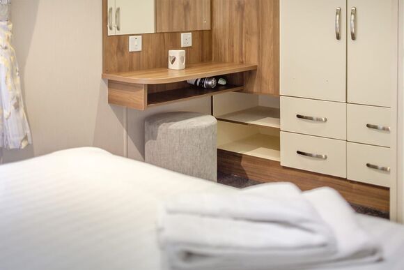 Silver Premium Caravan with parking & decking - Lizard Point, Lizard Peninsula