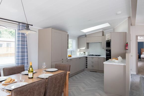 Deluxe Lodge with parking & decking - Lizard Point, Lizard Peninsula