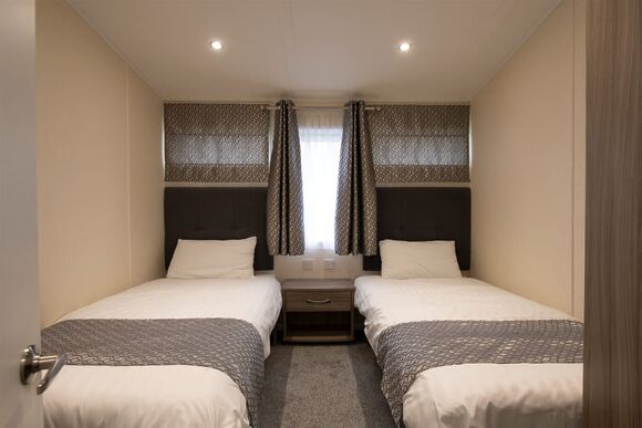 Deluxe Lodge with parking & decking - Lizard Point, Lizard Peninsula