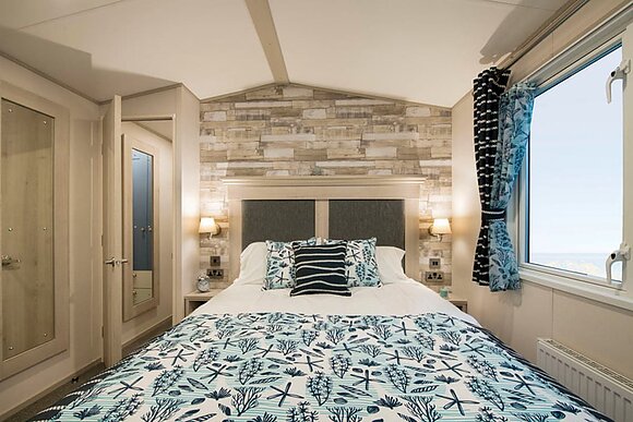 Bronze Premium Caravan, Sleeps 2. With dedicated parking and ensuite. - Lizard Point, Lizard Peninsula