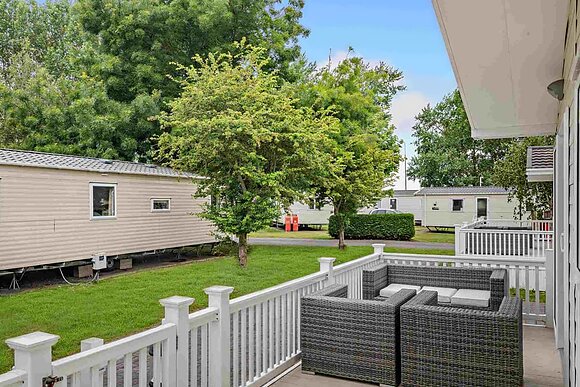 Deluxe 4 Bedroom Lodge, Sleeps 8. With decking. - Lizard Point, Lizard Peninsula