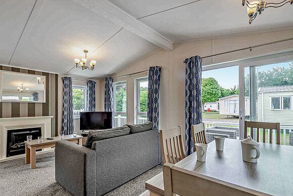Deluxe 4 Bedroom Lodge, Sleeps 8. With decking. - Lizard Point, Lizard Peninsula