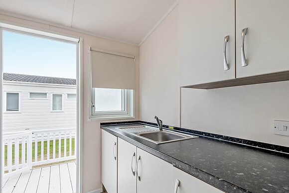Deluxe 4 Bedroom Lodge, Sleeps 8. With decking. - Lizard Point, Lizard Peninsula
