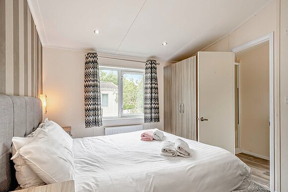 Deluxe 4 Bedroom Lodge, Sleeps 8. With decking. - Lizard Point, Lizard Peninsula