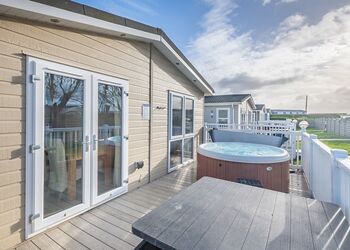 Hollows Lodge (Pet), Hollows Lodge - Mundesley Holiday Village, Mundesley