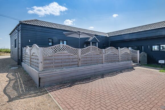 Ebony Barn (Pet) - Mundesley Holiday Village, Mundesley