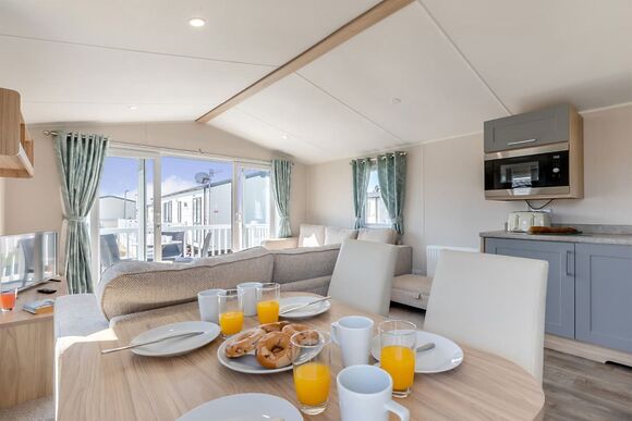 Gold Caravan with parking, ensuite & decking P, Gold Caravan with parking, ensuite & decking - Nairn Lochloy, Nairn, Moray Firth, Inverness