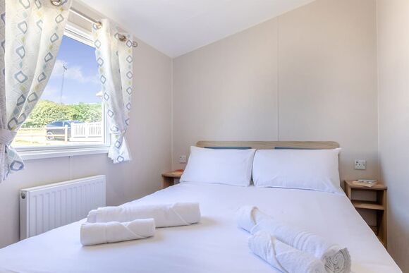 Gold Caravan with parking - Nairn Lochloy, Nairn, Moray Firth, Inverness