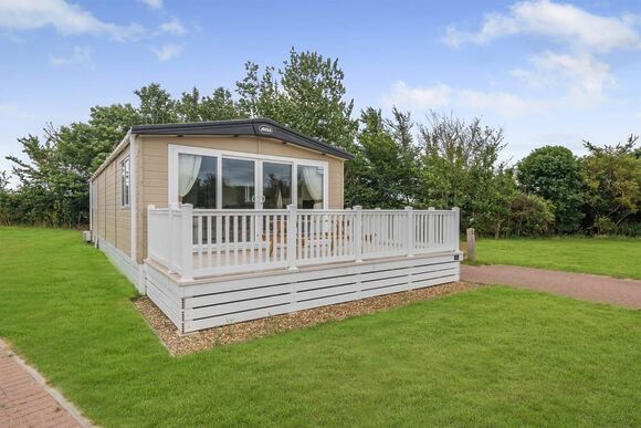 Gold Premium Caravan, parking, ensuite & decking - Nairn Lochloy, Nairn, Moray Firth, Inverness