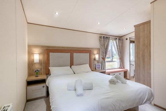 Gold Premium Caravan, parking, ensuite & decking - Nairn Lochloy, Nairn, Moray Firth, Inverness