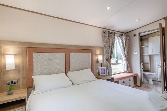 Gold Premium Caravan, parking, ensuite & decking - Nairn Lochloy, Nairn, Moray Firth, Inverness
