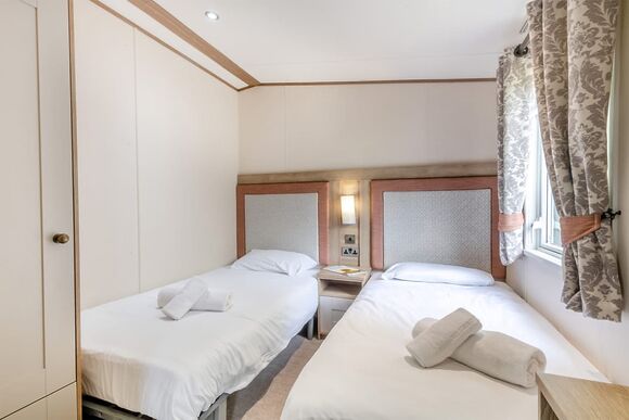 Gold Premium Caravan, parking, ensuite & decking - Nairn Lochloy, Nairn, Moray Firth, Inverness