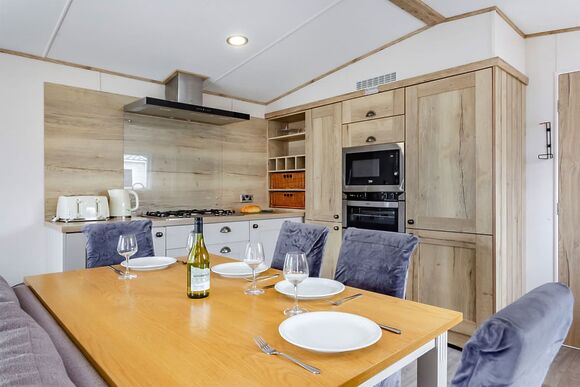 Gold Premium Caravan with parking & decking* P, Gold Premium Caravan with parking & decking - Nairn Lochloy, Nairn, Moray Firth, Inverness