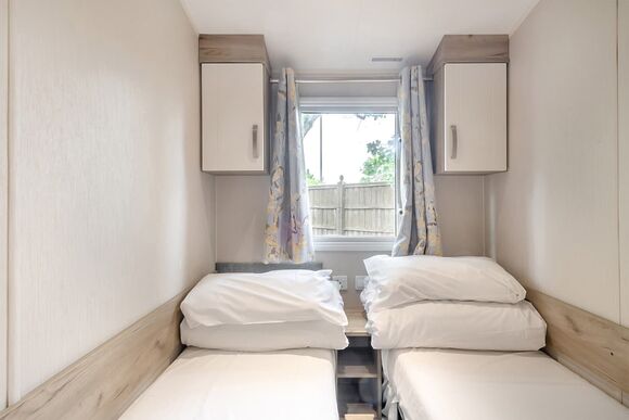 Silver Caravan with parking - Nairn Lochloy, Nairn, Moray Firth, Inverness