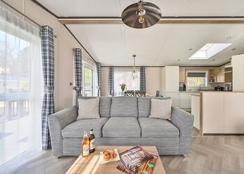 Woodland 2 Bed Hot Tub Holiday Lodge &ndash; Cherry Tree - Notter Bridge Holiday Park, Notter Bridge, Saltash