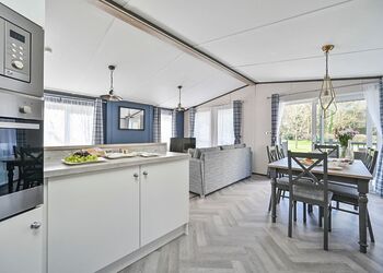 Woodland 2 Bed Hot Tub Holiday Lodge &ndash; Cherry Tree - Notter Bridge Holiday Park, Notter Bridge, Saltash