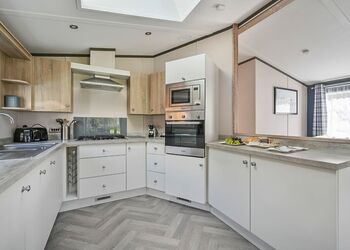 Woodland 2 Bed Hot Tub Holiday Lodge &ndash; Cherry Tree - Notter Bridge Holiday Park, Notter Bridge, Saltash