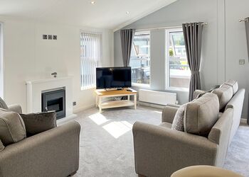 Woodland 2 Bed Hot Tub Holiday Lodge &ndash; Willow - Notter Bridge Holiday Park, Notter Bridge, Saltash