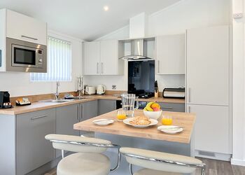 Woodland 2 Bed Hot Tub Holiday Lodge &ndash; Willow - Notter Bridge Holiday Park, Notter Bridge, Saltash