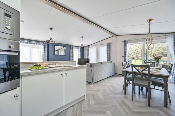 Woodland 2 Bed Hot Tub Holiday Lodge &ndash; Cherry Tree - Notter Bridge Holiday Park, Notter Bridge, Saltash