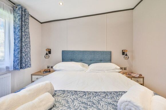 Woodland 2 Bed Hot Tub Holiday Lodge &ndash; Cherry Tree - Notter Bridge Holiday Park, Notter Bridge, Saltash