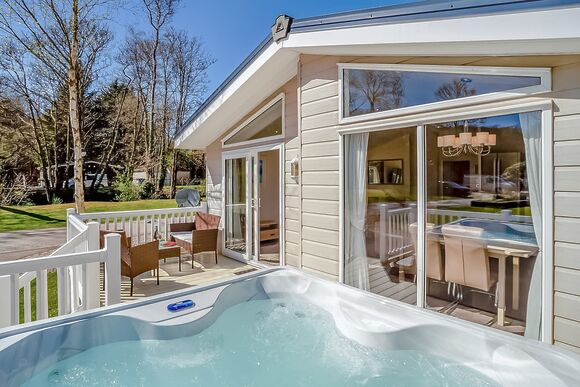 Woodland 2 Bed Hot Tub Holiday Lodge &ndash; Magnolia - Notter Bridge Holiday Park, Notter Bridge, Saltash