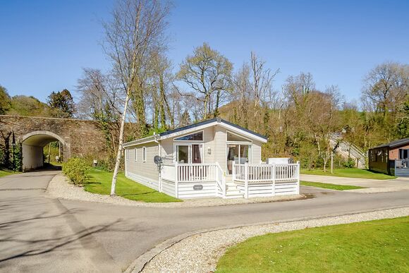 Woodland 2 Bed Hot Tub Holiday Lodge &ndash; Magnolia - Notter Bridge Holiday Park, Notter Bridge, Saltash