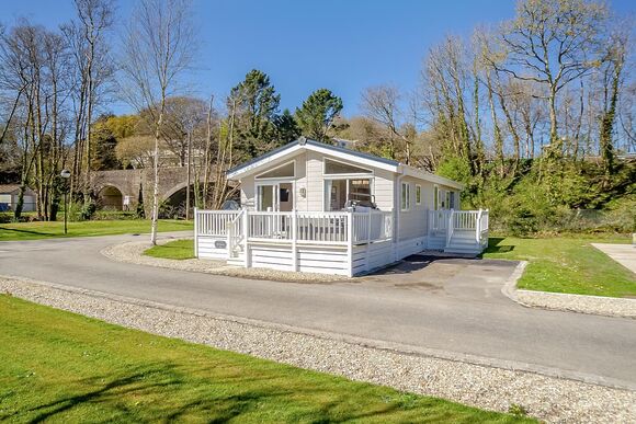 Woodland 2 Bed Hot Tub Holiday Lodge &ndash; Magnolia - Notter Bridge Holiday Park, Notter Bridge, Saltash