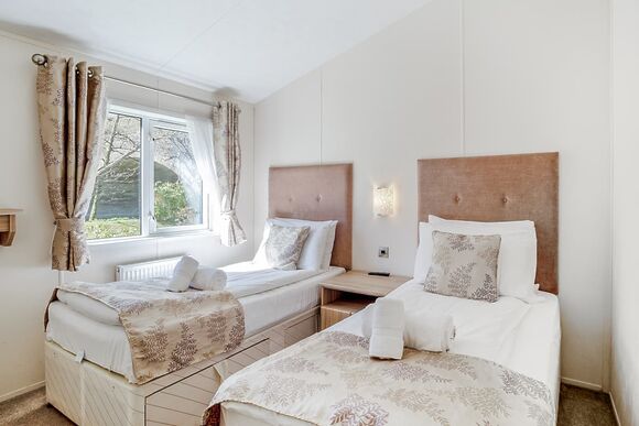 Woodland 2 Bed Hot Tub Holiday Lodge &ndash; Magnolia - Notter Bridge Holiday Park, Notter Bridge, Saltash