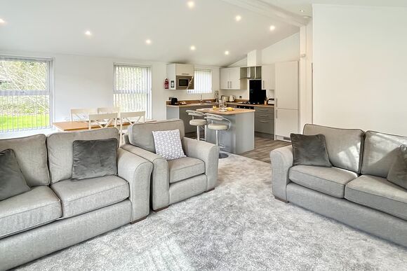 Woodland 2 Bed Hot Tub Holiday Lodge &ndash; Willow - Notter Bridge Holiday Park, Notter Bridge, Saltash