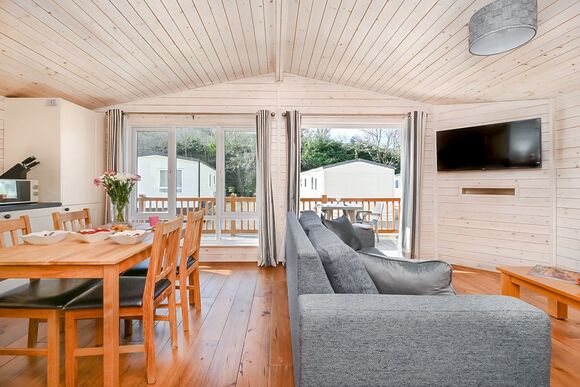 Woodland 2 Bed Holiday Lodge &ndash; Blubell - Notter Bridge Holiday Park, Notter Bridge, Saltash