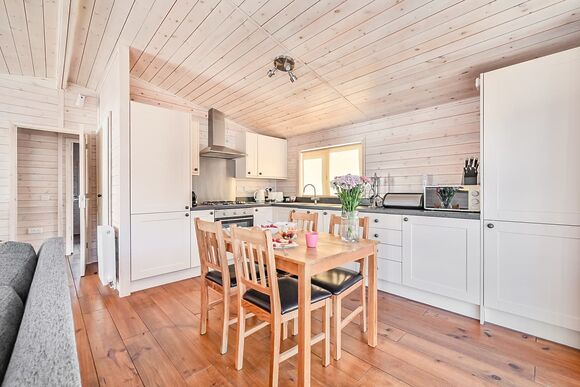 Woodland 2 Bed Holiday Lodge &ndash; Blubell - Notter Bridge Holiday Park, Notter Bridge, Saltash