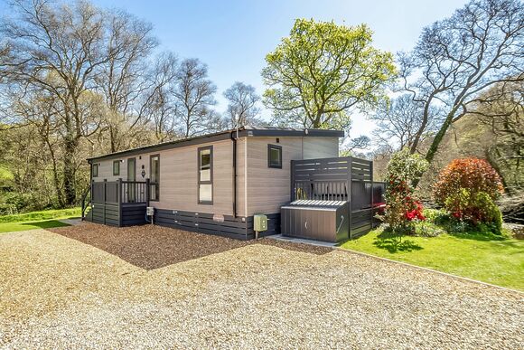 Riverside 2 Bed Hot Tub Lodge &ndash; Riverside Retreat - Notter Bridge Holiday Park, Notter Bridge, Saltash