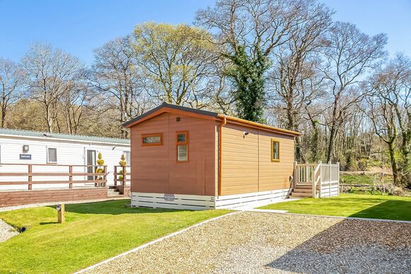 Ensuite Glamping Studio Lodge &ndash; Anglers Roost - Notter Bridge Holiday Park, Notter Bridge, Saltash