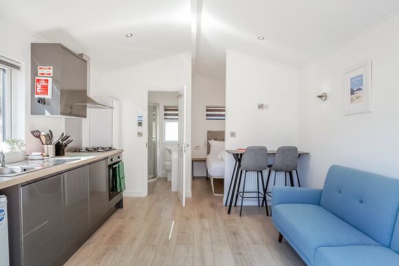 Ensuite Glamping Studio Lodge &ndash; Anglers Roost - Notter Bridge Holiday Park, Notter Bridge, Saltash