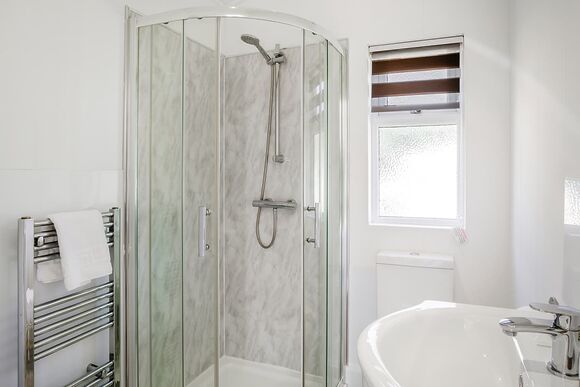 Ensuite Glamping Studio Lodge &ndash; Anglers Roost - Notter Bridge Holiday Park, Notter Bridge, Saltash