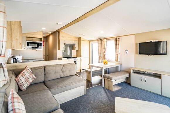 Platinum  2 with Decking - Newhaven, Newhaven, Nr Buxton