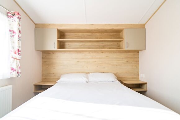 Platinum  2 with Decking - Newhaven, Newhaven, Nr Buxton