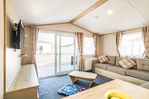 Gold Plus 2 Slps 6 (Decking)(Pet) - Newhaven, Newhaven, Nr Buxton