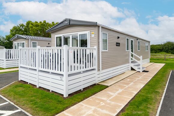 Platinum 2 Caravan (Pet Friendly) - Newhaven, Newhaven, Nr Buxton