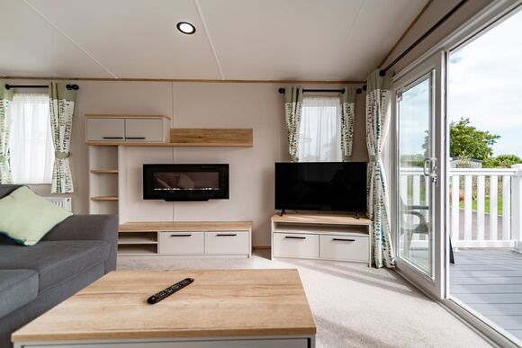 Platinum 2 Caravan (Pet Friendly) - Newhaven, Newhaven, Nr Buxton