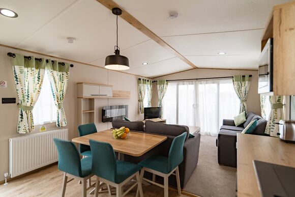 Platinum 2 Caravan (Pet Friendly) - Newhaven, Newhaven, Nr Buxton
