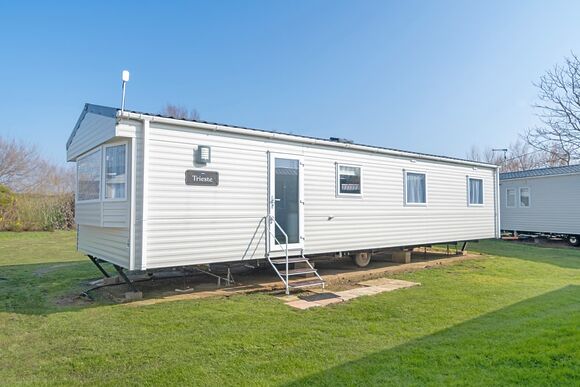 Gold 3 Caravan (Pet Friendly) - Newhaven, Newhaven, Nr Buxton