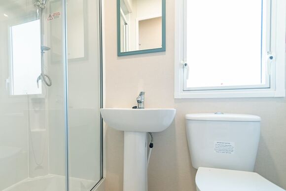 Gold 3 Caravan (Pet Friendly) - Newhaven, Newhaven, Nr Buxton