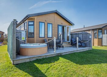 Willow Lodge - New Oaks Farm Lodges, West Lydford, Nr Glastonbury